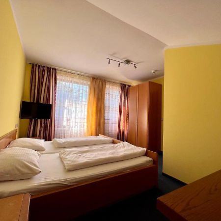 Hotel-Gasthof Deutschmeister Donauwörth エクステリア 写真