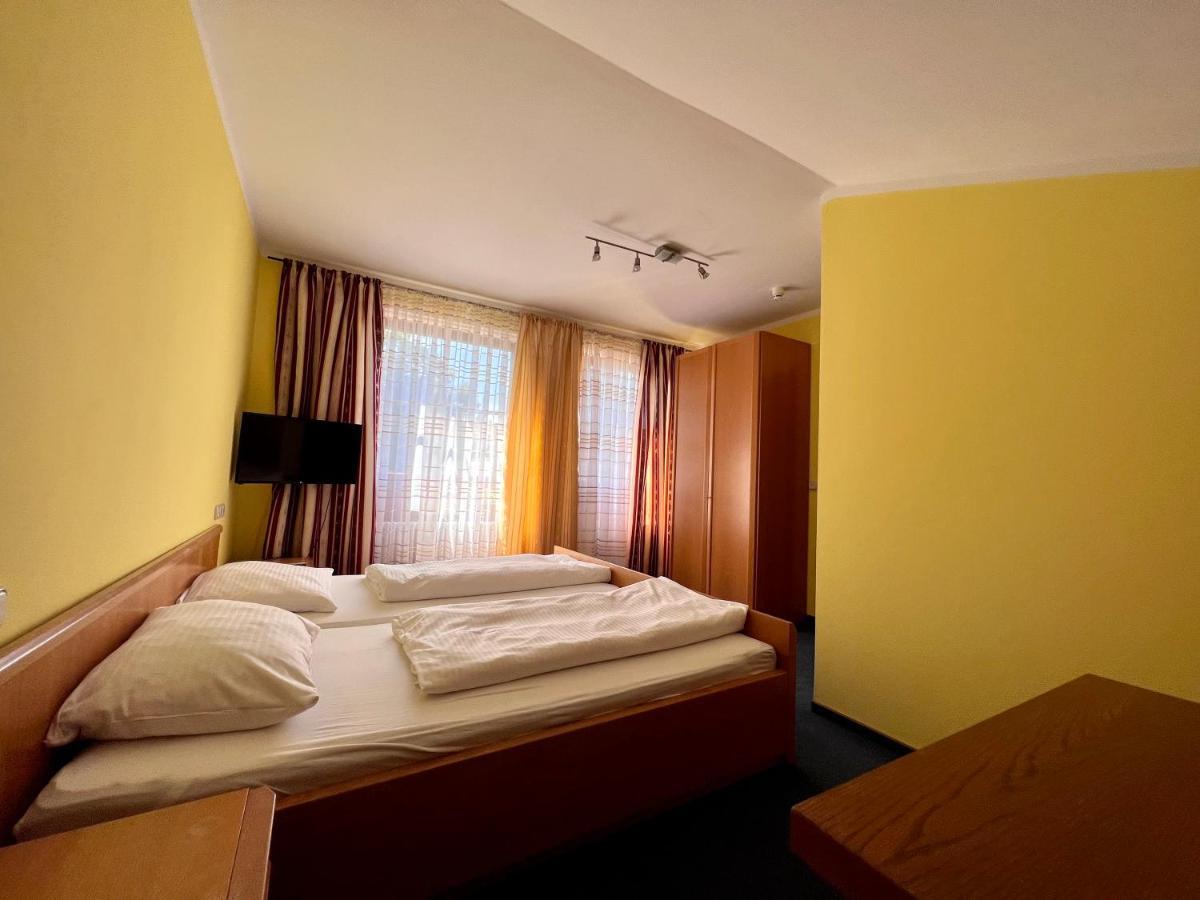 Hotel-Gasthof Deutschmeister Donauwörth エクステリア 写真
