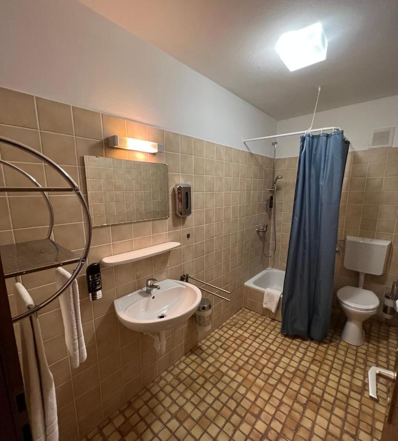 Hotel-Gasthof Deutschmeister Donauwörth エクステリア 写真